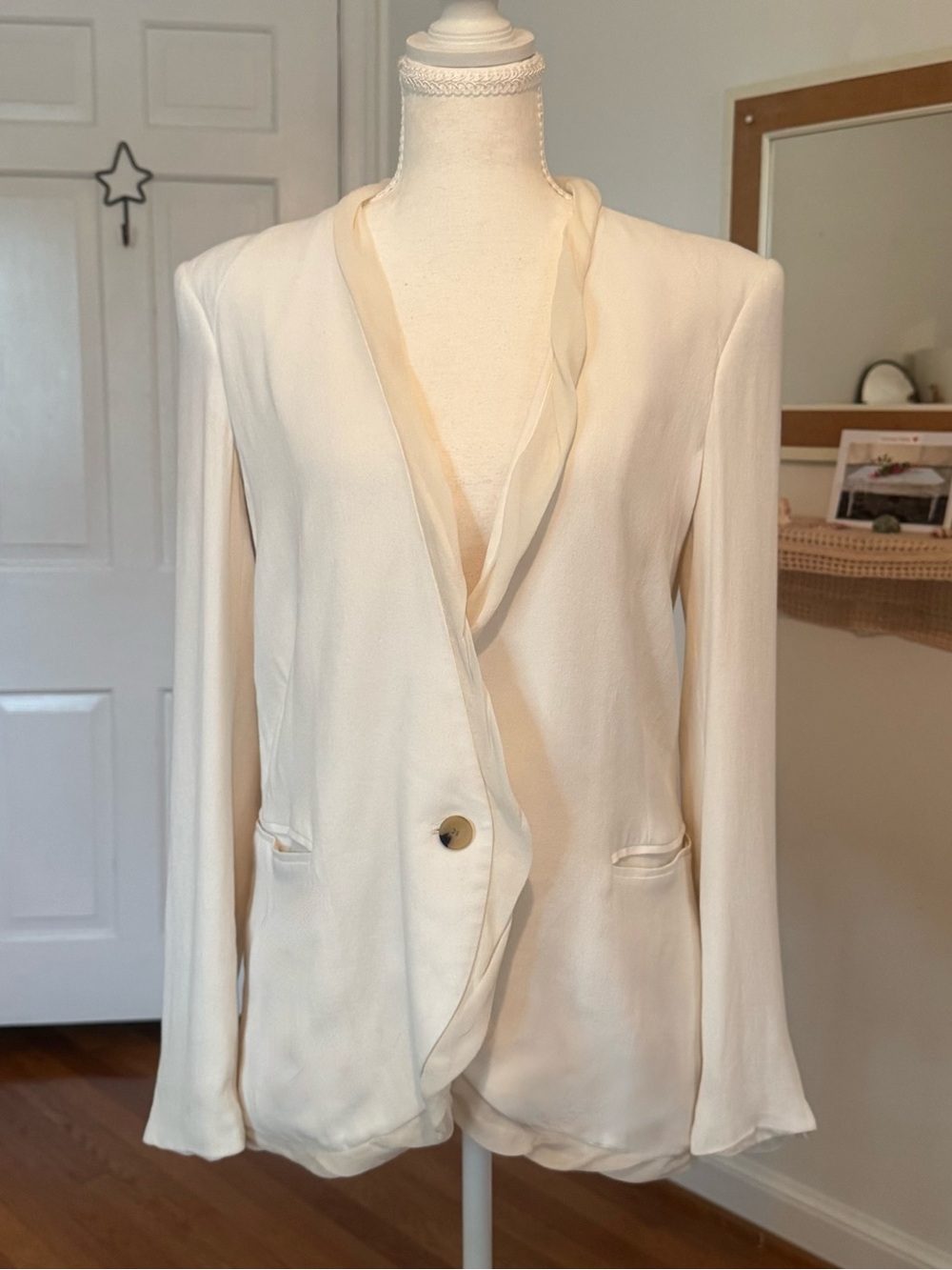 Helmut Lang Silk-Trim Shawl Collar Single-Button Soft-Tailored Cream Blazer Sz 6